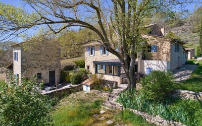 /international/fr/forcalquier-provence-alpes-cote-d-azur-310107566276/