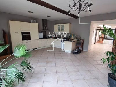 /international/fr/villeneuve-sur-yonne-burgundy-310109126743/