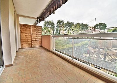 /international/fr/antibes-provence-alpes-cote-d-azur-310098975912/?lang=en