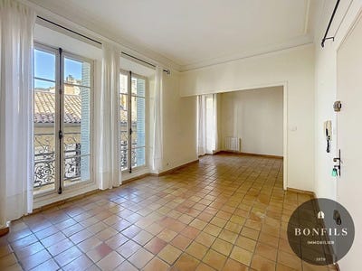 /international/fr/avignon-provence-alpes-cote-d-azur-310108619806/