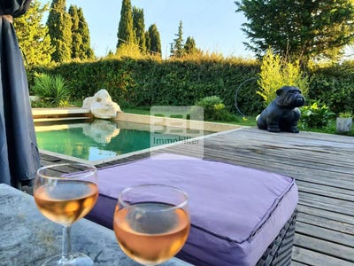 /international/fr/rochefort-du-gard-languedoc-roussillon-310107760236/