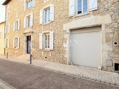 /international/fr/la-rochefoucauld-en-angoumois-charente-310103558136/