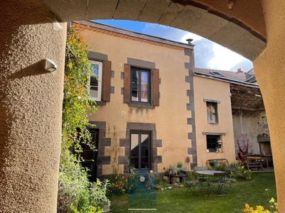 /international/fr/manzat-auvergne-310106798332/