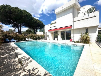 /international/fr/la-grande-motte-languedoc-roussillon-310097626524/