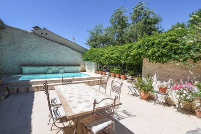 /international/fr/entrecasteaux-provence-alpes-cote-d-azur-310100460213/