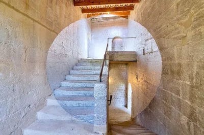 /international/fr/uzes-languedoc-roussillon-310101355029/?lang=en