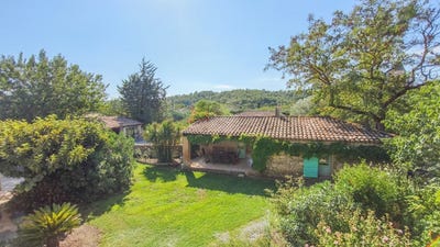 /international/fr/uzes-languedoc-roussillon-310120013596/