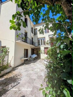 /international/fr/bort-les-orgues-limousin-310108762167/?lang=it