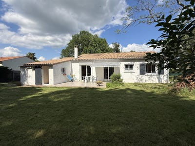 /international/fr/saintes-charente-310107949888/