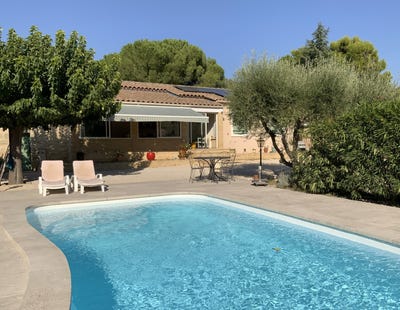 /international/fr/uzes-languedoc-roussillon-310110381202/
