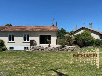 /international/fr/parthenay-charente-310108460505/