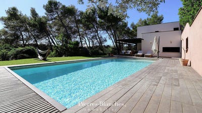/international/fr/nimes-languedoc-roussillon-310098894502/