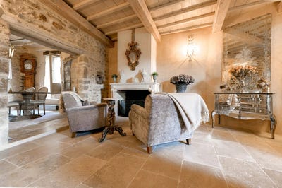 /international/fr/uzes-languedoc-roussillon-310119672898/