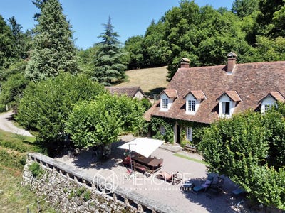 /international/fr/saint-symphorien-de-marmagne-burgundy-310105628532/