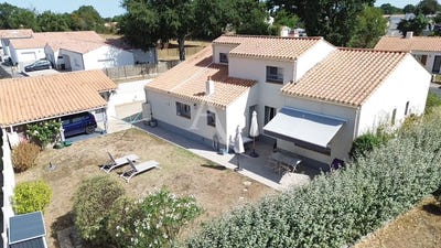 /international/fr/la-chapelle-hermier-pays-de-la-loire-310109815862/