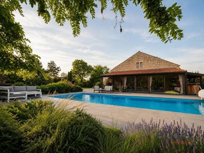 /international/fr/chaume-et-courchamp-burgundy-310108943968/