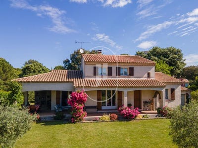 /international/fr/saint-quentin-la-poterie-languedoc-roussillon-310108277143/