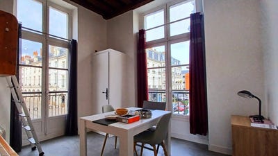 /international/fr/19-rue-royale-orleans-centre-val-de-loire-310104897740/