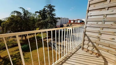 /international/fr/avenue-jacques-duclos-venissieux-rhone-310104203828/
