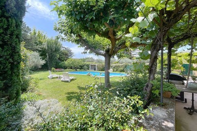 /international/fr/cabannes-provence-alpes-cote-d-azur-310105422774/