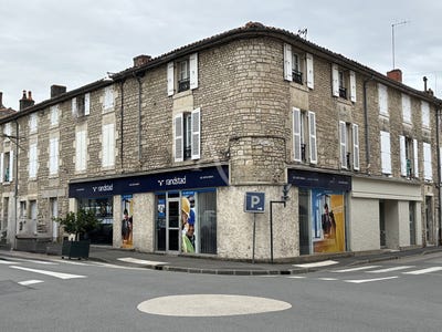 /international/fr/fontenay-le-comte-pays-de-la-loire-310104470609/