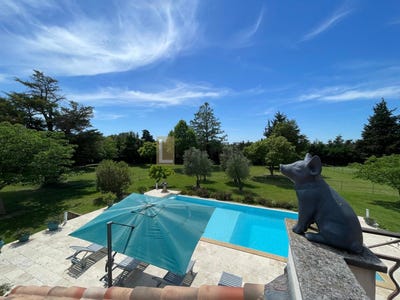/international/fr/beaucaire-languedoc-roussillon-310119377364/