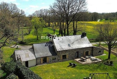 /international/fr/malestroit-brittany-310109021365/?lang=id
