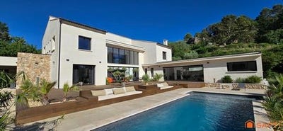 /international/fr/pujaut-languedoc-roussillon-310110302738/