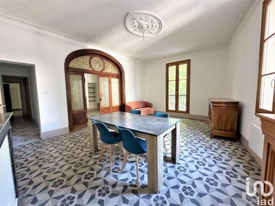 /international/fr/uzes-languedoc-roussillon-310100599862/