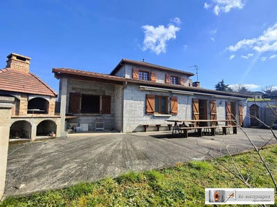 /international/fr/lavault-sainte-anne-auvergne-120091128638/