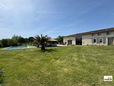 /international/fr/salles-de-barbezieux-charente-310107582502/