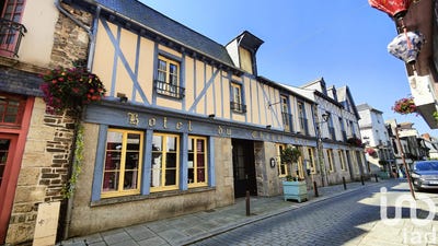 /international/fr/chateaugiron-brittany-310098264968/