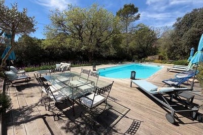 /international/fr/cotignac-provence-alpes-cote-d-azur-310108459726/