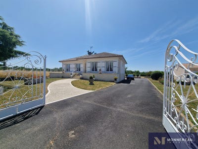 /international/fr/roullet-saint-estephe-charente-310101155295/
