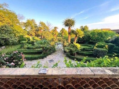 /international/fr/lisle-sur-tarn-midi-pyrenees-310105761959/