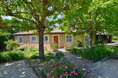/international/fr/sainte-foy-la-grande-aquitaine-310107888518/