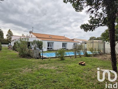 /international/fr/saint-maixent-sur-vie-pays-de-la-loire-310102861423/