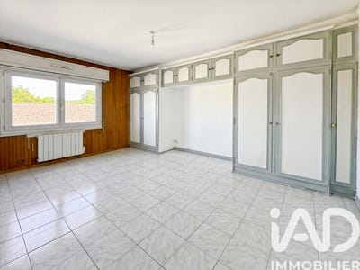 /international/fr/villeneuve-sur-yonne-burgundy-310108321165/