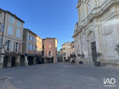 /international/fr/l-isle-sur-la-sorgue-provence-alpes-cote-d-azur-310107245506/
