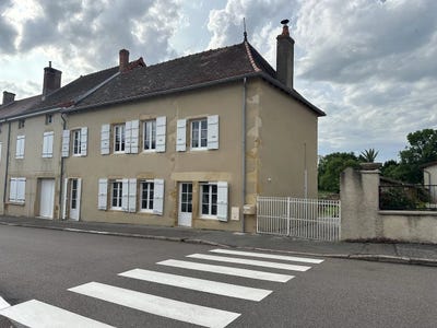 /international/fr/semur-en-brionnais-burgundy-310099971327/