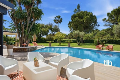 /international/fr/lattes-languedoc-roussillon-310107888225/
