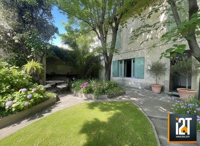/international/fr/uzes-languedoc-roussillon-310107773977/