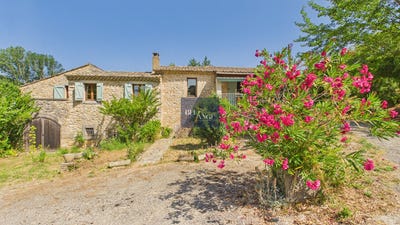 /international/fr/montclus-languedoc-roussillon-310119445039/