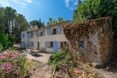 /international/fr/salernes-provence-alpes-cote-d-azur-310100794339/