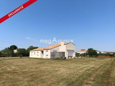 /international/fr/le-perrier-pays-de-la-loire-310107426326/