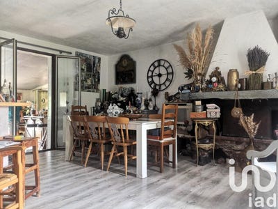 /international/fr/rocbaron-provence-alpes-cote-d-azur-310098172894/