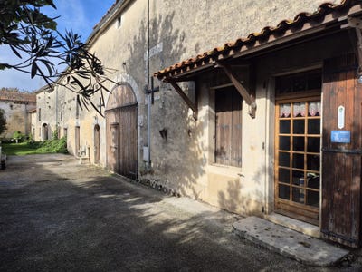 /international/fr/courcome-charente-310103092661/