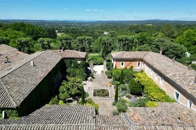 /international/fr/uzes-languedoc-roussillon-310101337406/?lang=en