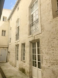/international/fr/pezenas-languedoc-roussillon-310108265404/
