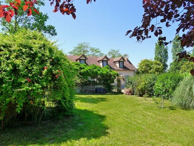 /international/fr/paray-le-monial-burgundy-310108839657/